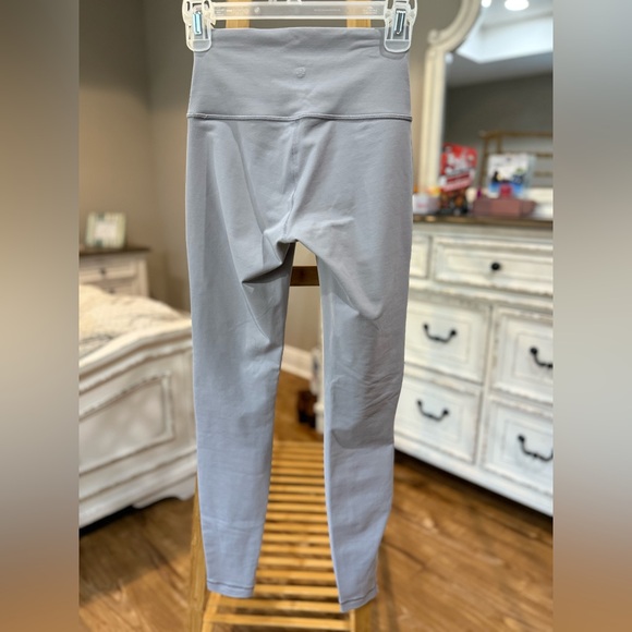 Lululemon Wunder Under HR tech Gray Leggings, Like New in Size 4 - Picture 3 of 6